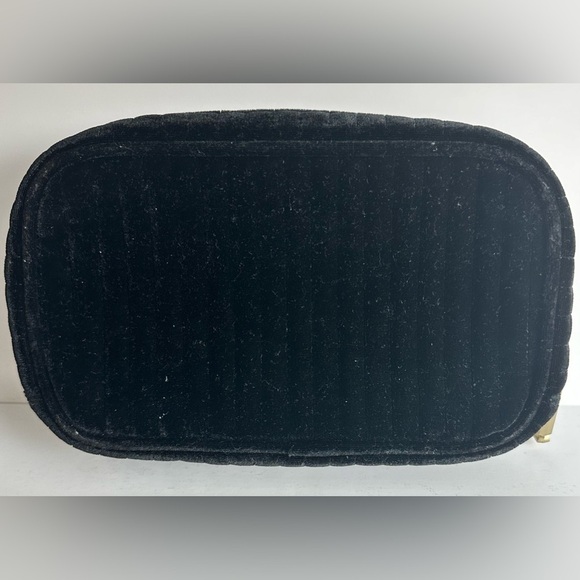 👜 Kestral Black Velvet Makeup Bag with Gold Zipper ✨ - Picture 4 of 11